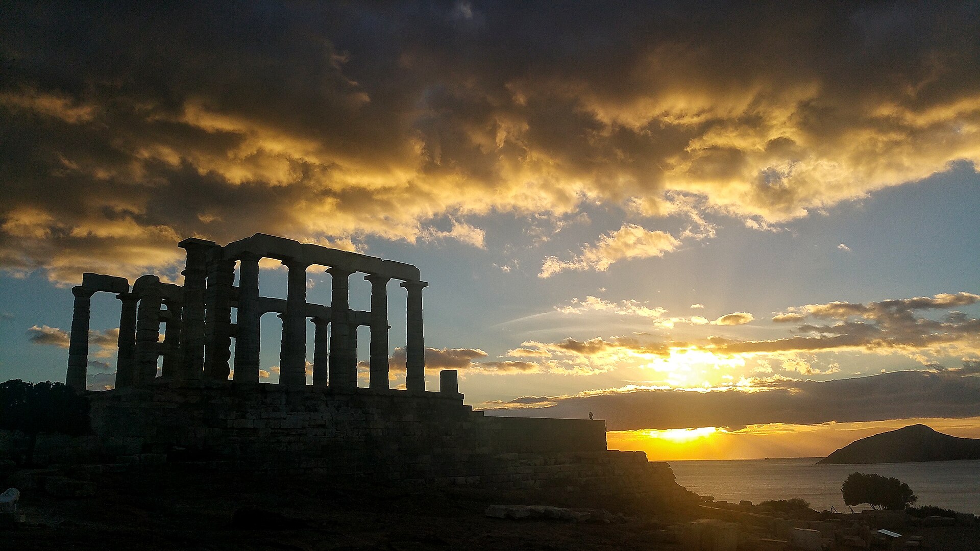 Der Poseidontempel am Kap Sounion kurz vor Sonnenuntergang.